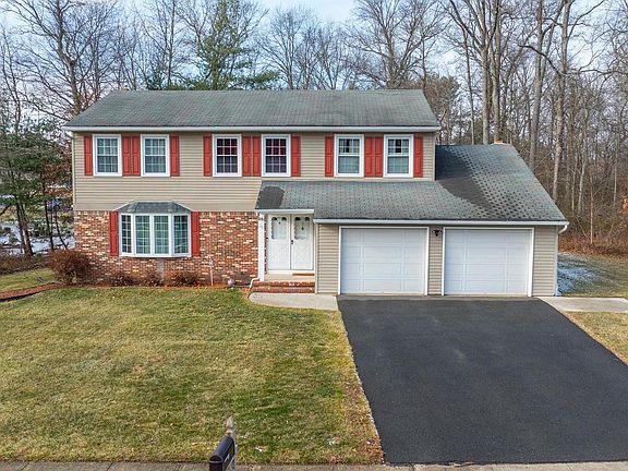 2nd image of 11 Wexford Dr