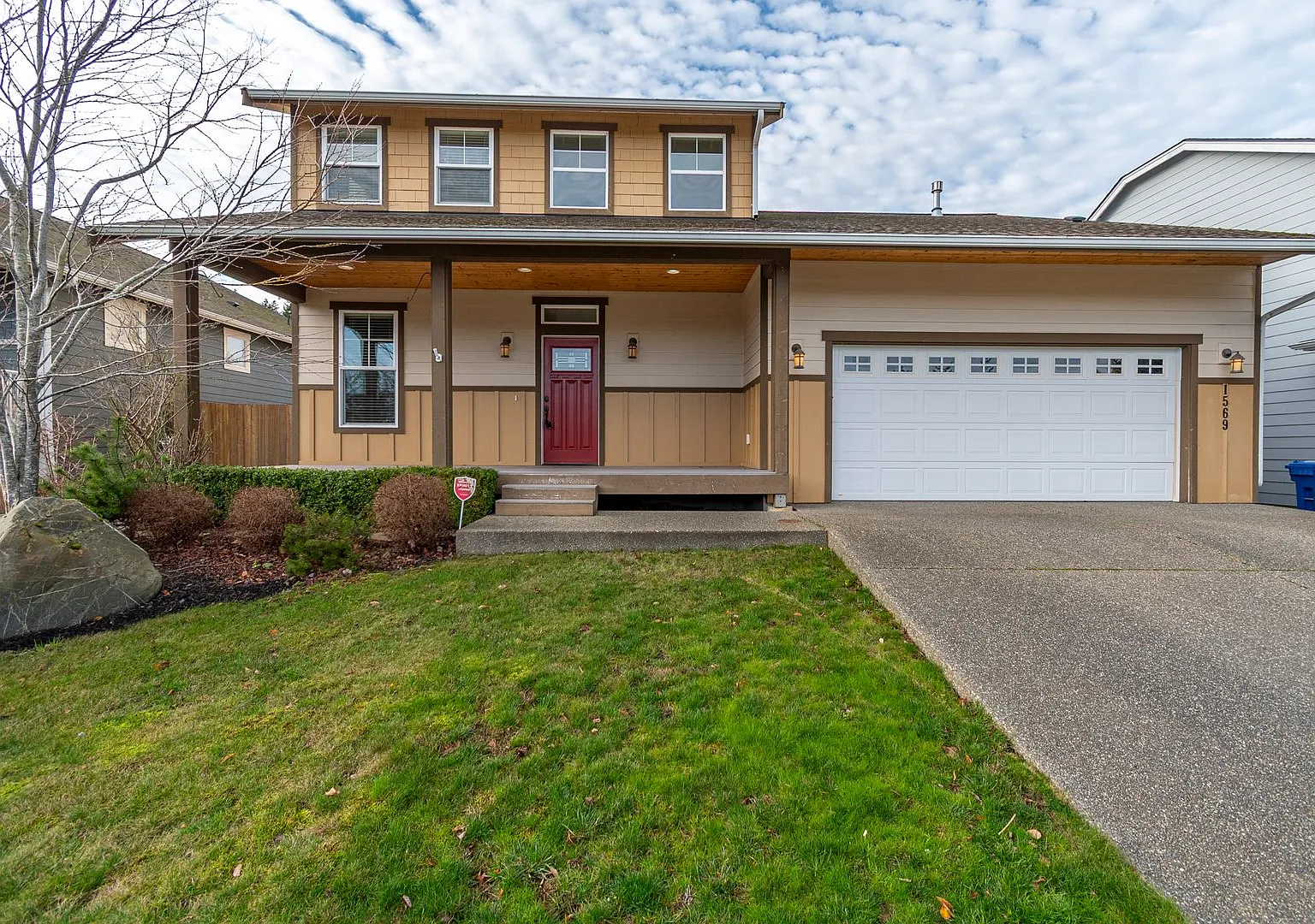 Spacious 3 Bedroom Plus Office With Ac, Gas Fireplace And Fenced Backyard **Avaliable Through Jun... — Photo 1