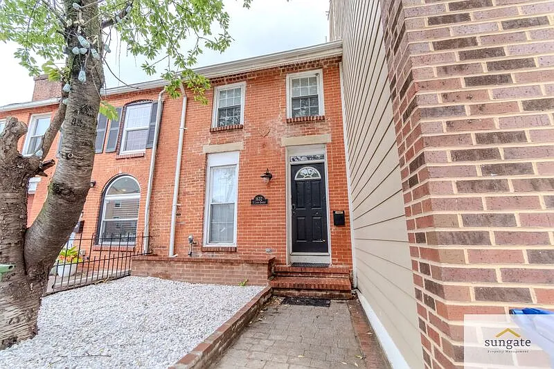2 bed, 2.5 bath, 1092 sqft, $2,350 — Photo 1