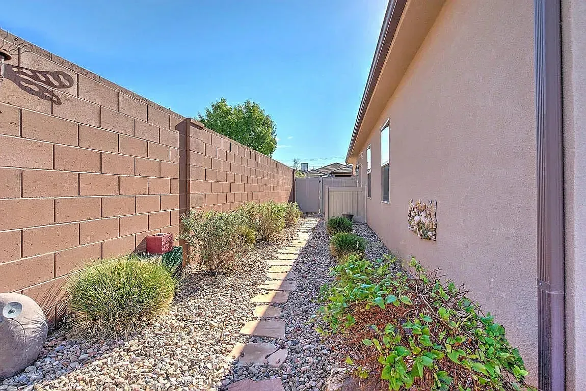 Building Photo - 205 N 2940 E