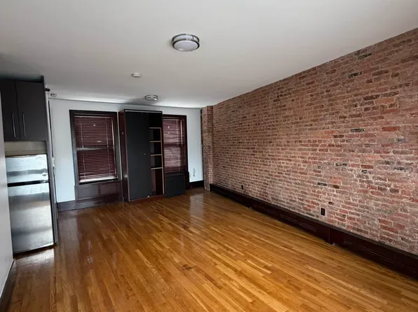 473 Saint Marks Pl #1, Staten Island, NY 10301