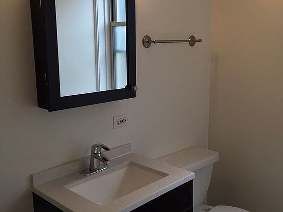 5th image of 6601 N Greenview Ave APT Gdn
