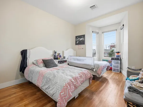 918 East 32nd Street image 10 of 24