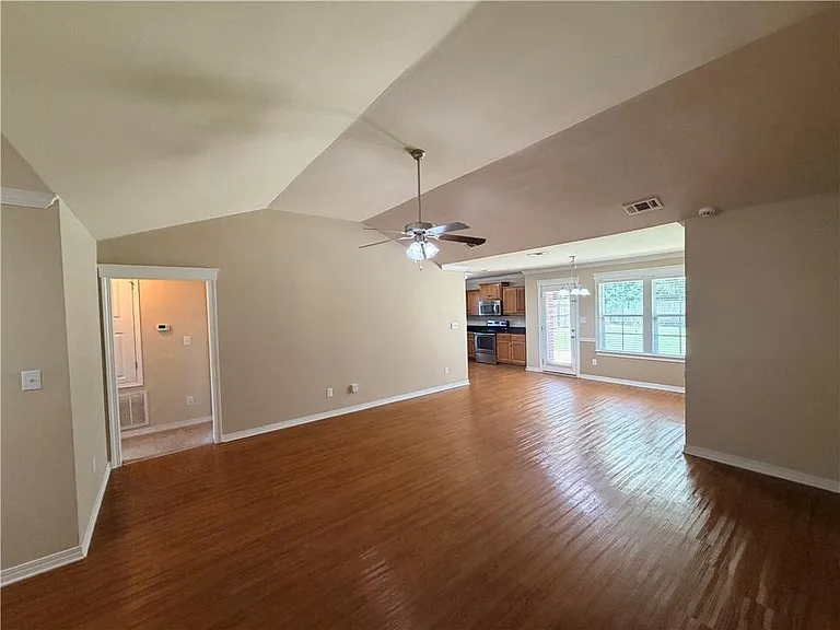 9646 Estate Dr — Photo 4