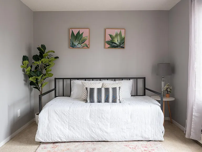 5136 Hiawatha Ave #201 — Photo 9