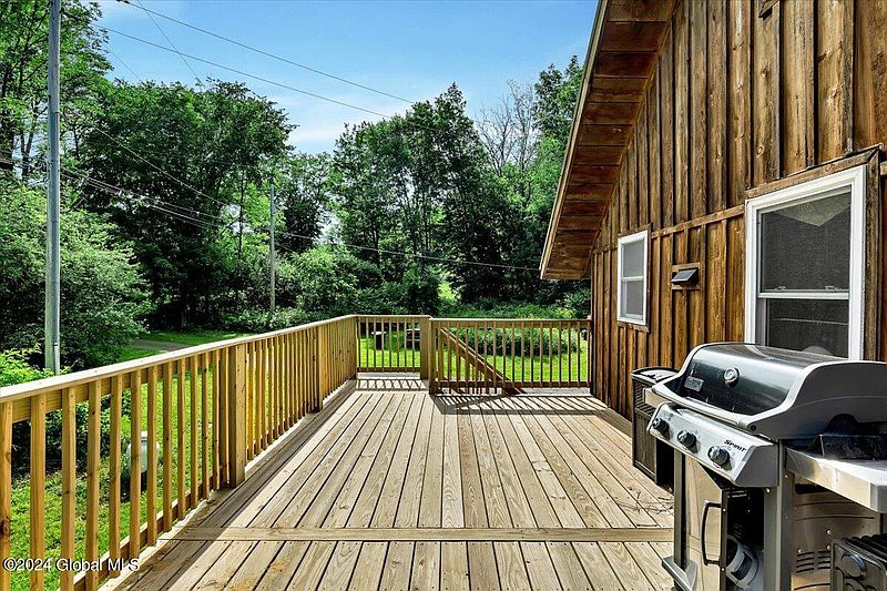 5th image of 1731 Burtonville Road