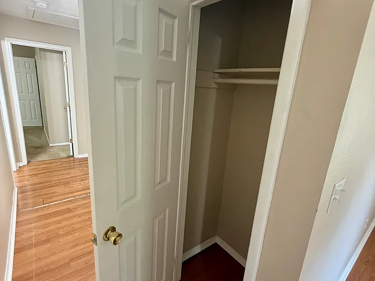 814 Crestwood Ter — Photo 14
