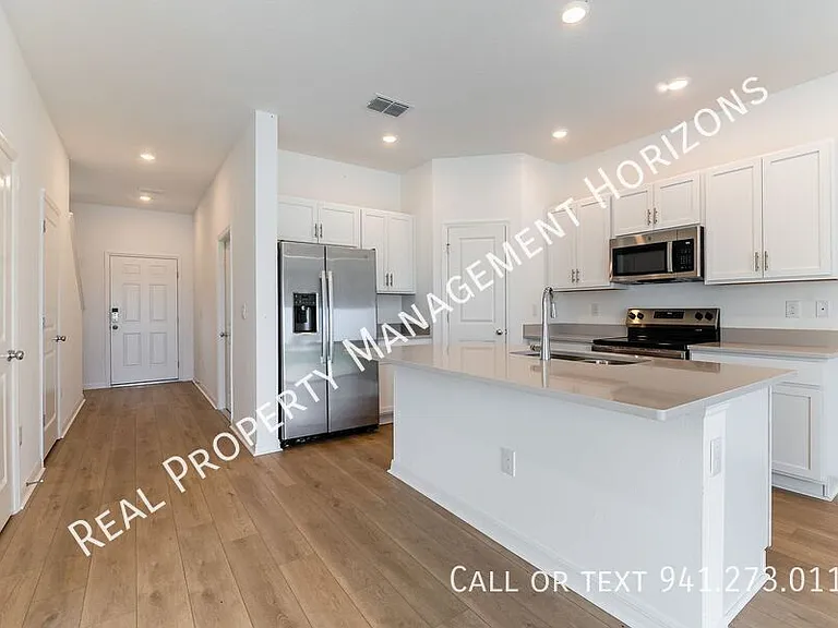 10709 Eclipse St — Photo 4