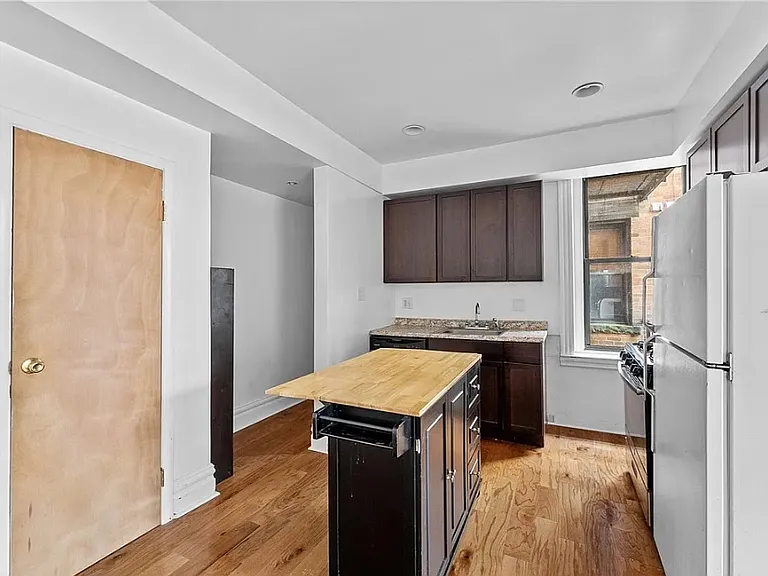 121 Grandview Ave #9 — Photo 2