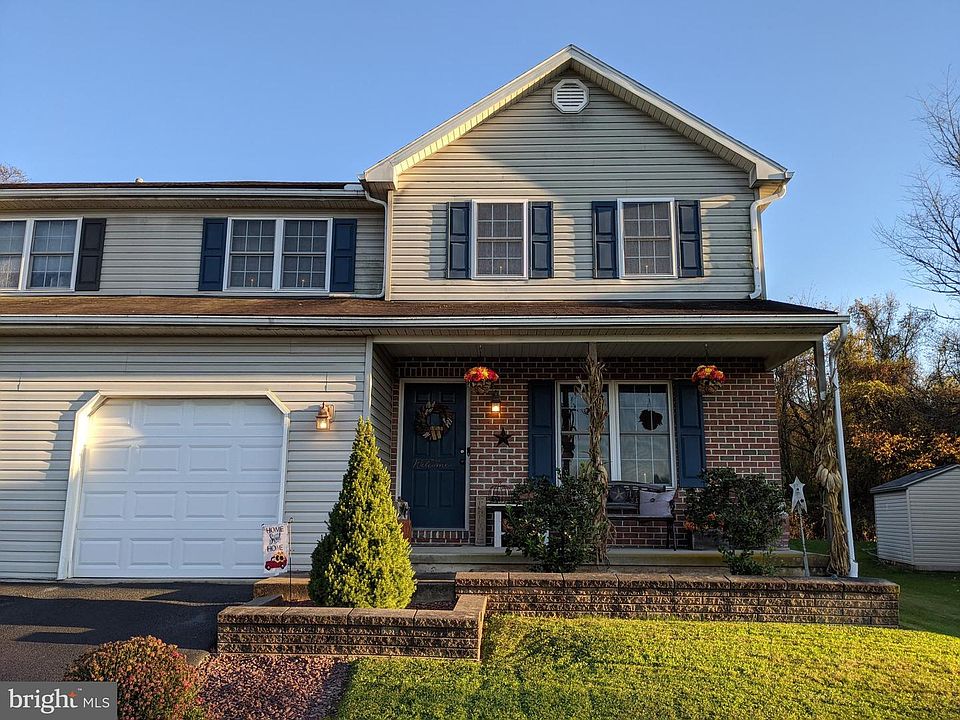 1st image of 228 Hickory Dr