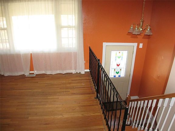 3rd image of 1925 N Fairmont Ct
