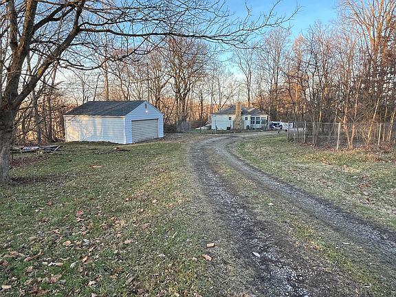 2nd image of 898 Hazel Ave