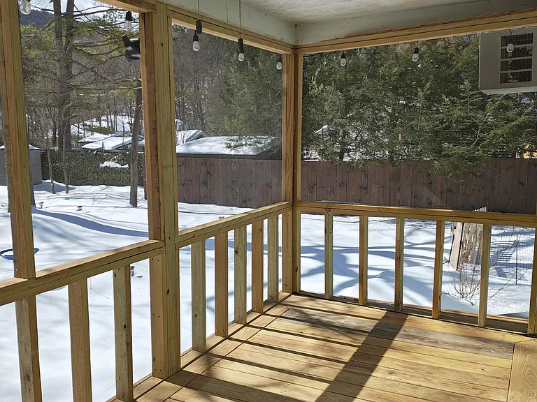 Screen porch