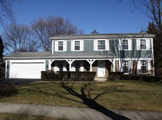 2924 Manor Dr, Northbrook, IL
