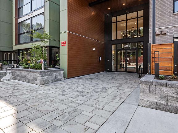 2nd image of 34395 Gladys Ave #309