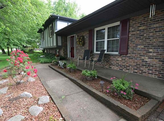 2nd image of 5088 Jeffries Ln