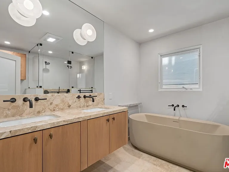 33 E Reef St #4 — Photo 23