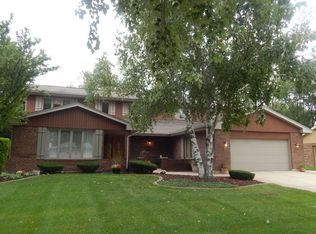 6627 Sheffield Ln, Willowbrook, IL 60527