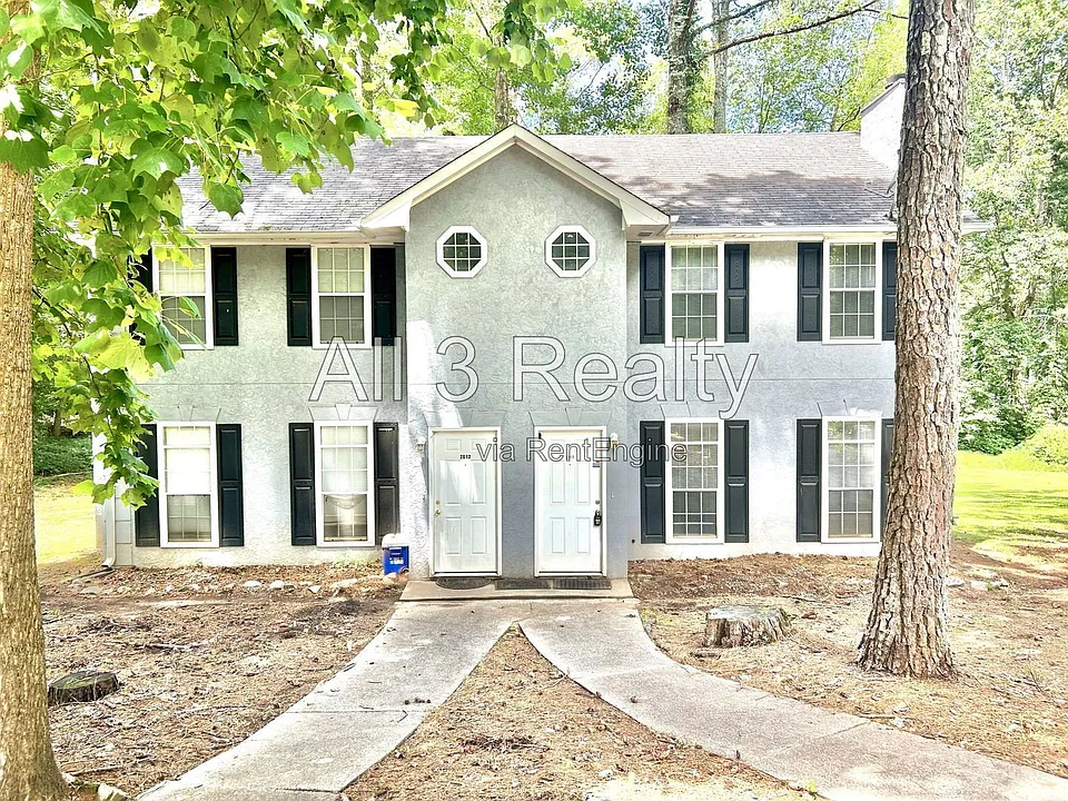 2010 Oakwood Dr