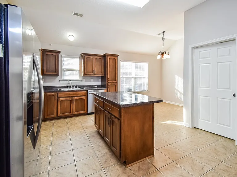 7860 Ridgedale Dr — Photo 7