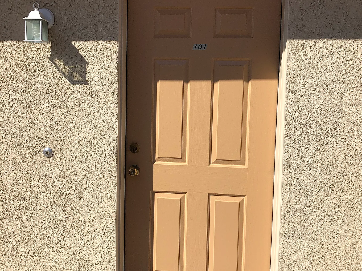 2 bed, 918 sqft, $1,350 — Photo 2