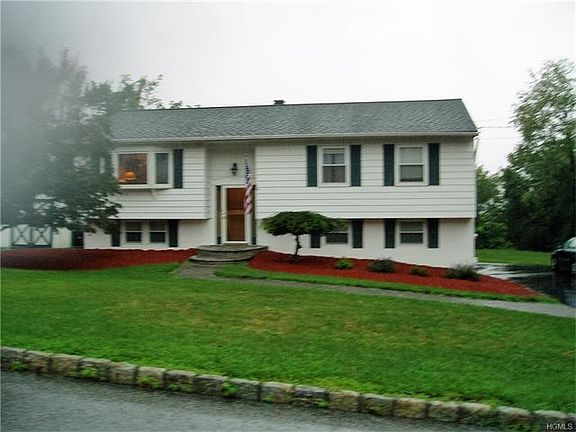 5th image of 22 Hawthorne Dr