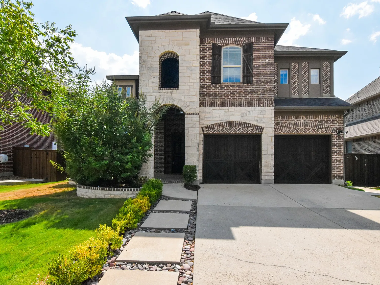 4 bed, 2600 sqft, $3,500 — Photo 1