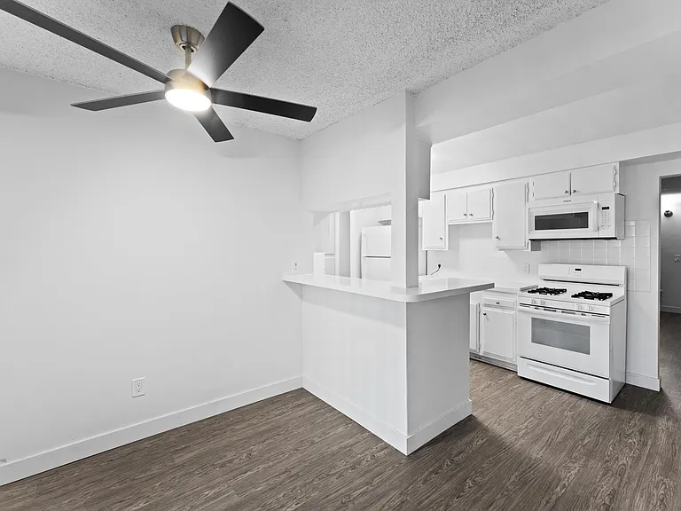 Coast Apartments — Photo 21