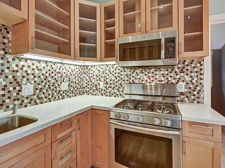 1626 Noe St — Photo 9