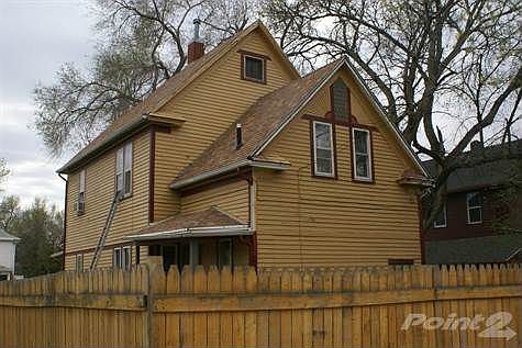 Rear exterior perspective