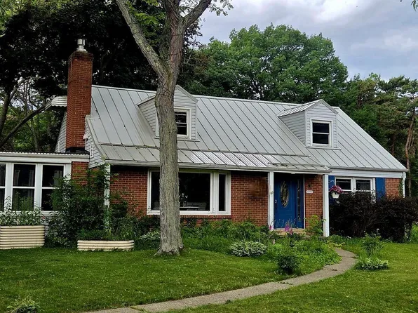4579 Lakeshore Rd, Fort Gratiot, MI 48059