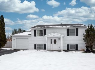 7070 Red Sea Dr, Cicero, NY 13039