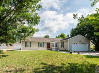 429 E 11th St, Lyndon, KS 66451