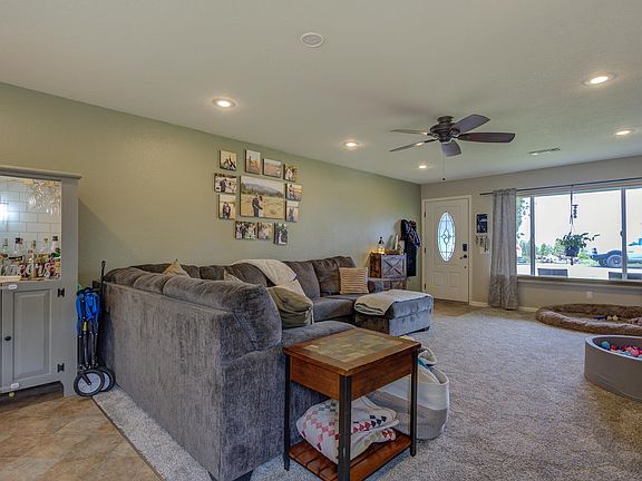 4th image of 305 Woodridge Ct