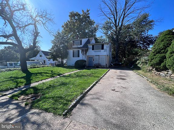 2nd image of 8706 Wissahickon Ave
