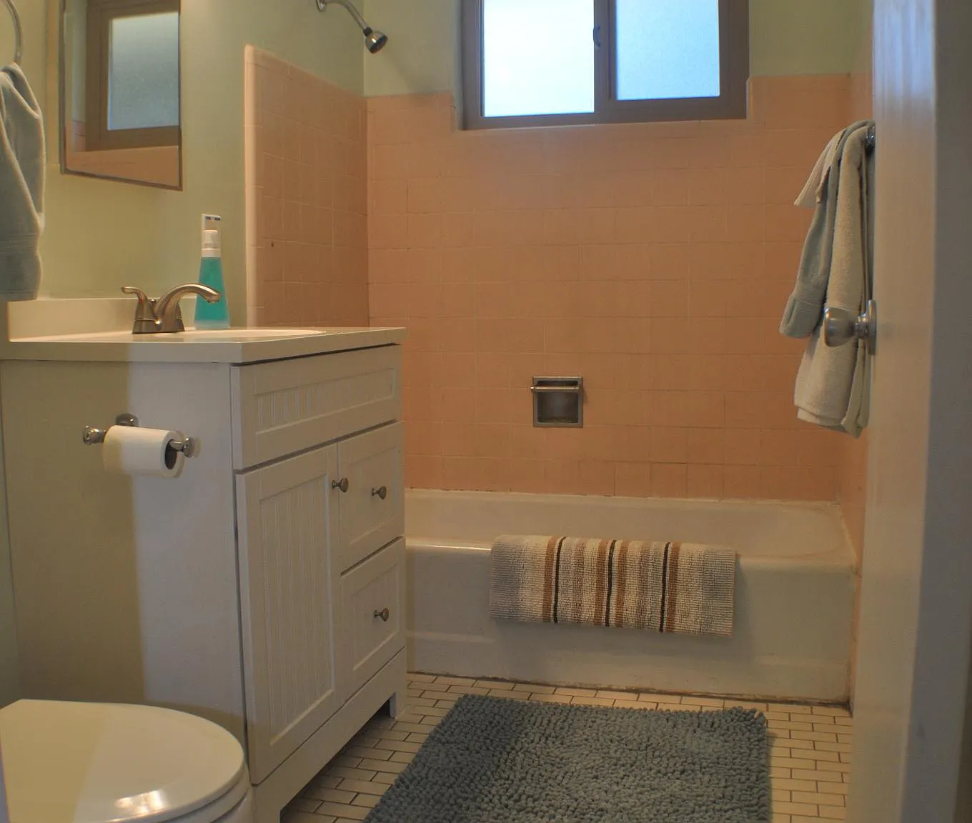 2 bed, 720 sqft, $1,225 — Photo 3