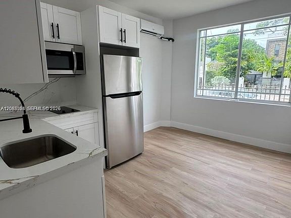 2nd image of 2425 SW 6th St APT 9
