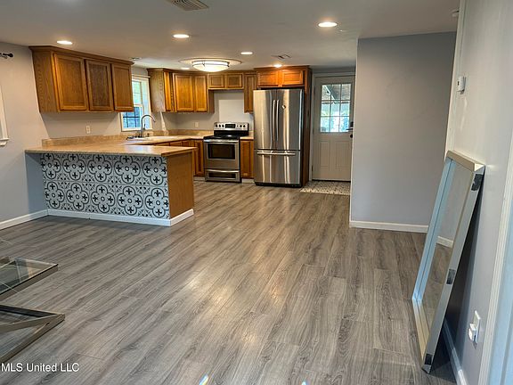 4th image of 8042 Hancock Dr