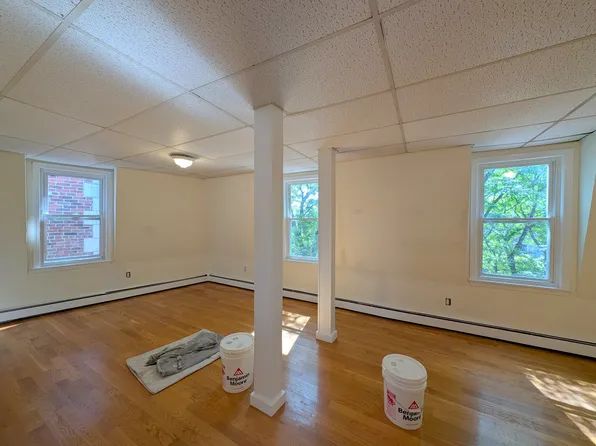 37 Davis Sq, Somerville, MA