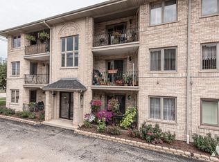 9211 S Roberts Rd APT 3A, Hickory Hills, IL 60457