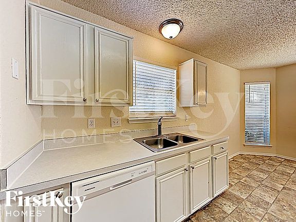 4th image of 4204 N Coral Springs Dr