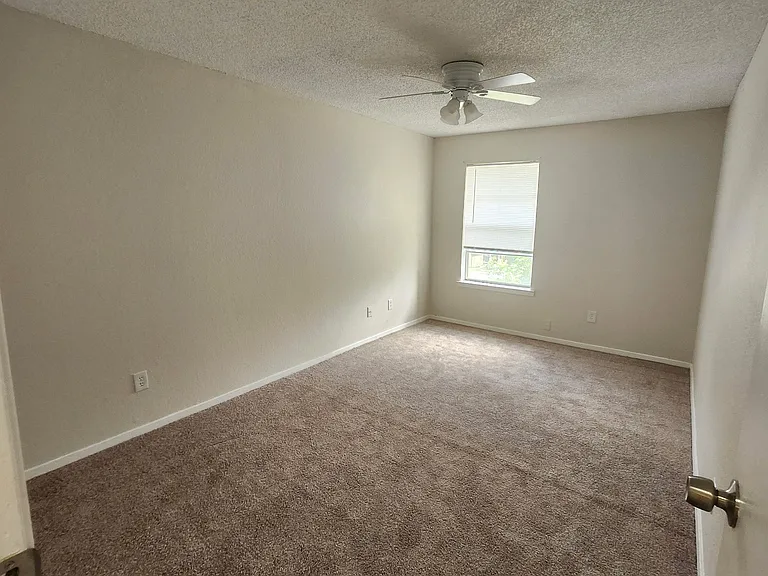 2423 Springmont Ct #2425 — Photo 4