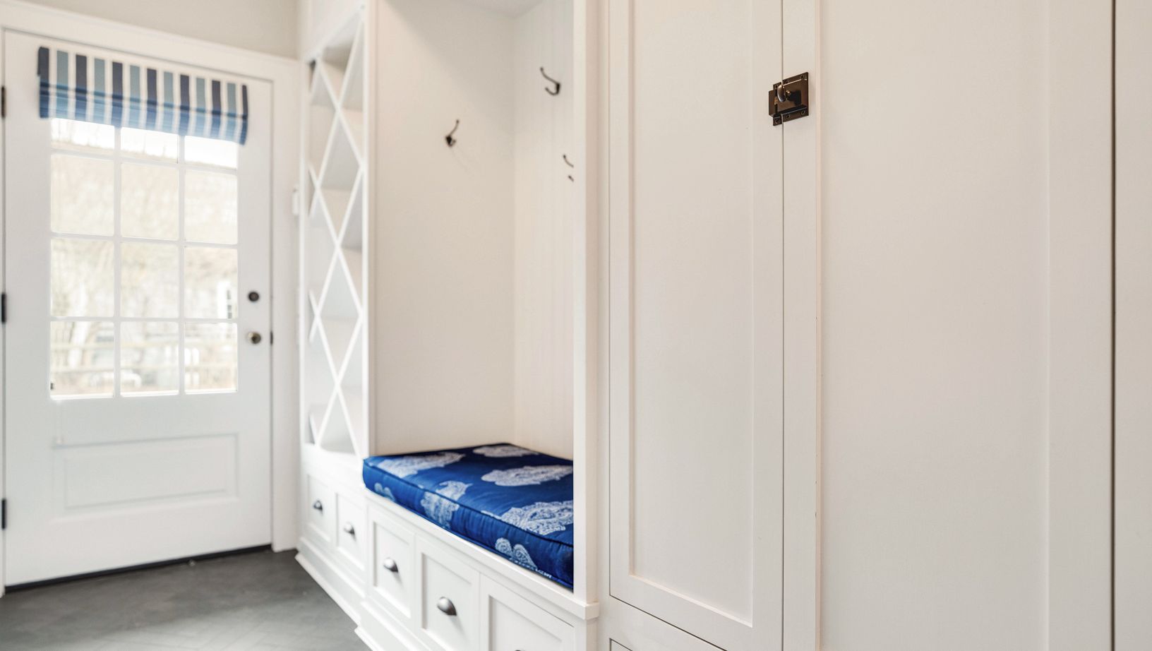  Murdroom coming in from garage