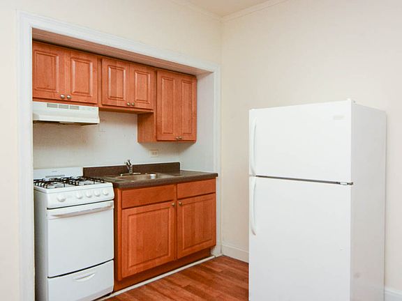 2nd image of 3335 W Diversey Ave APT 210