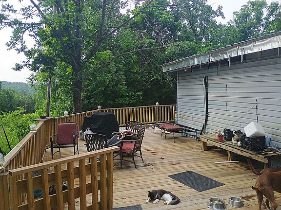 5th image of 816 Tower Rd