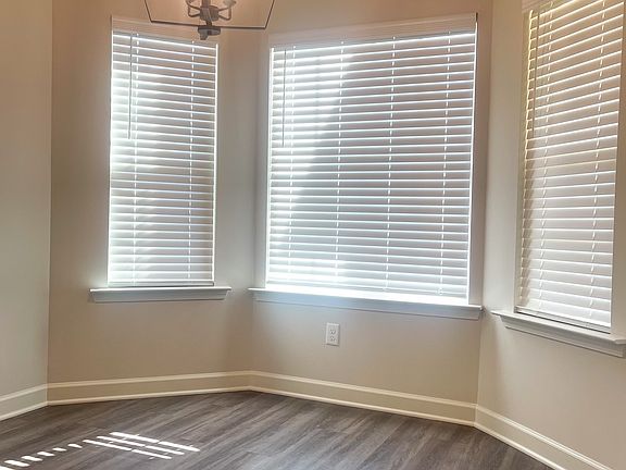 3rd image of 2143 Dela Dr