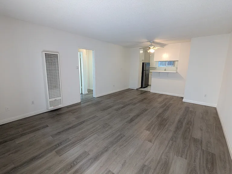 1009 E Grand Ave #1 — Photo 17
