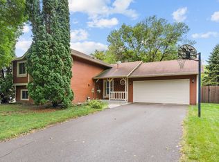 9163 Ranchview Ln N, Maple Grove, MN 55369