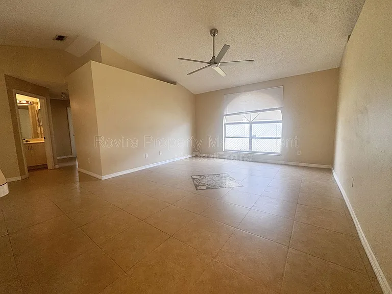 116 Barrington Dr — Photo 9