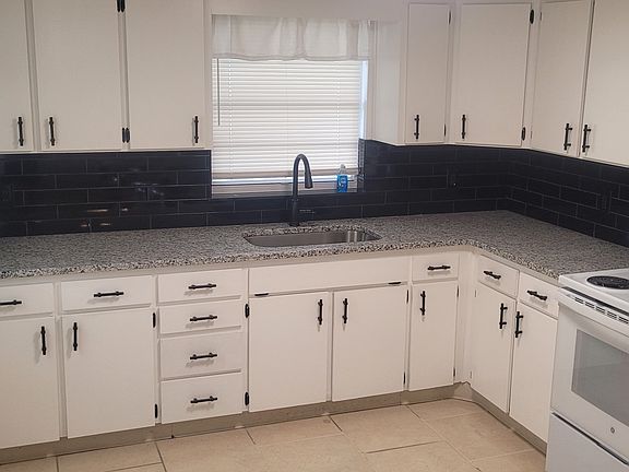 4th image of 38607 North Ave